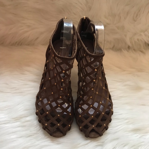 ⭕️SOLD⭕️ GUCCI Embellished Cage Booties Sandals - Picture 4 of 8